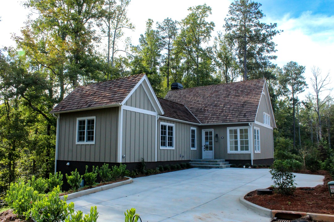 This secluded cottage in Mado is SOLD! Our new neighbors will reside close to wellness amenities like The Gym at Mado, @halsaserenbe and @bamboojuices. ⁠
⁠
.⁠
.⁠
.⁠
.⁠
#serenbe #mado #homesweethome #modernliving  #scandinaviandesign #dreamhome #housegoals #openfloorplan #naturallight #ecodesign #cozyhome #courtyard #lifeonthefarm #wellness #community #neighborhood #georgiahomes #sustainableliving
