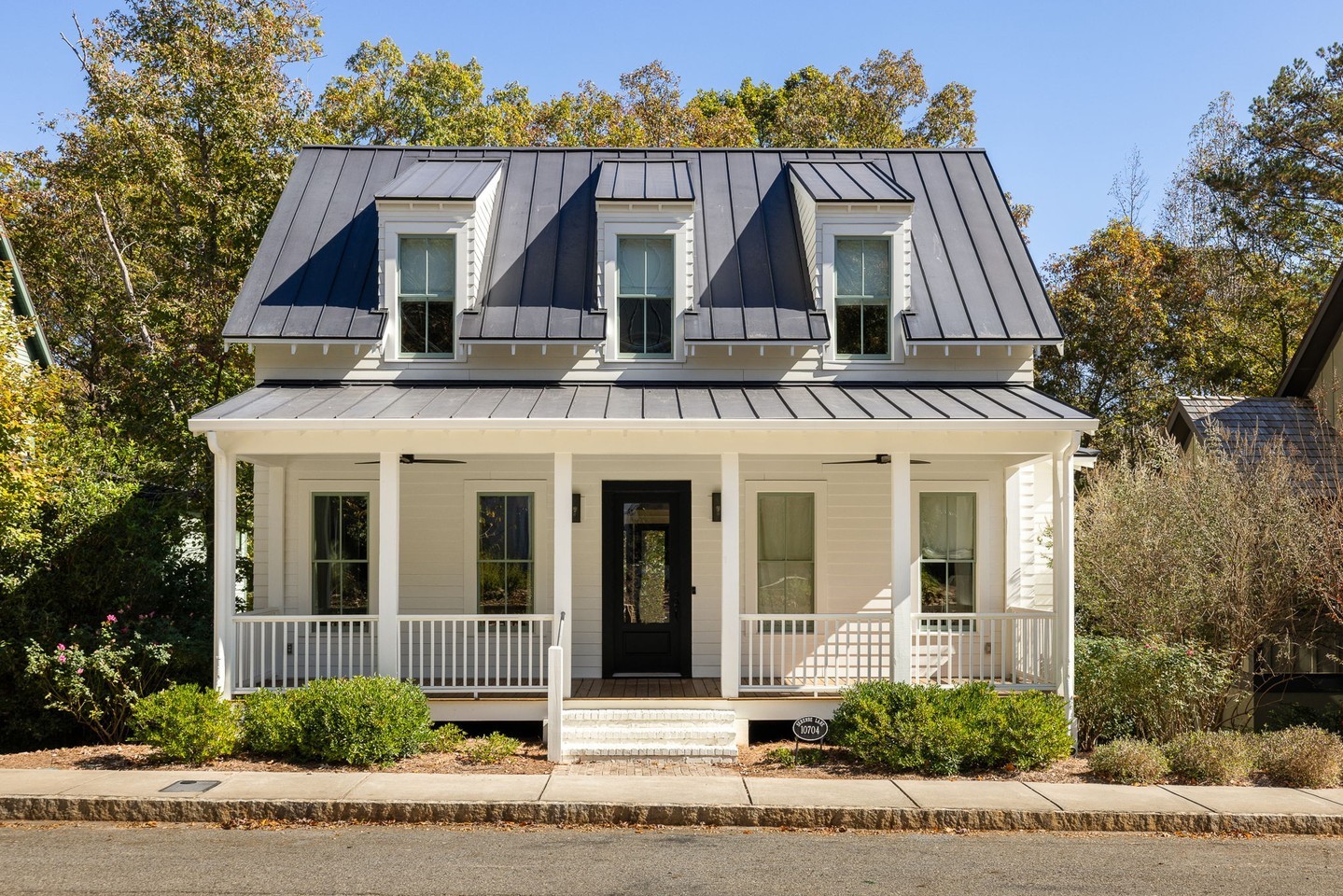 💥 This charming cottage in the Grange hamlet of Serenbe is CLOSED!⁠
We adore the primary on main, gorgeous hardwood floors, welcoming front porch, screened in back porch with private wooded views, open floor plan perfect for both family gatherings and intimate evenings, and walk-out basement with a second kitchen amazing for entertaining or a MIL suite. This home is walking distance to The General Store, Serenbe Farms and every wellness amenity that Serenbe has to offer while having immediate access to over 20 miles of soft surfaced trails.⁠
👀 See more homes available in Grange by tapping this post in the link in our bio!