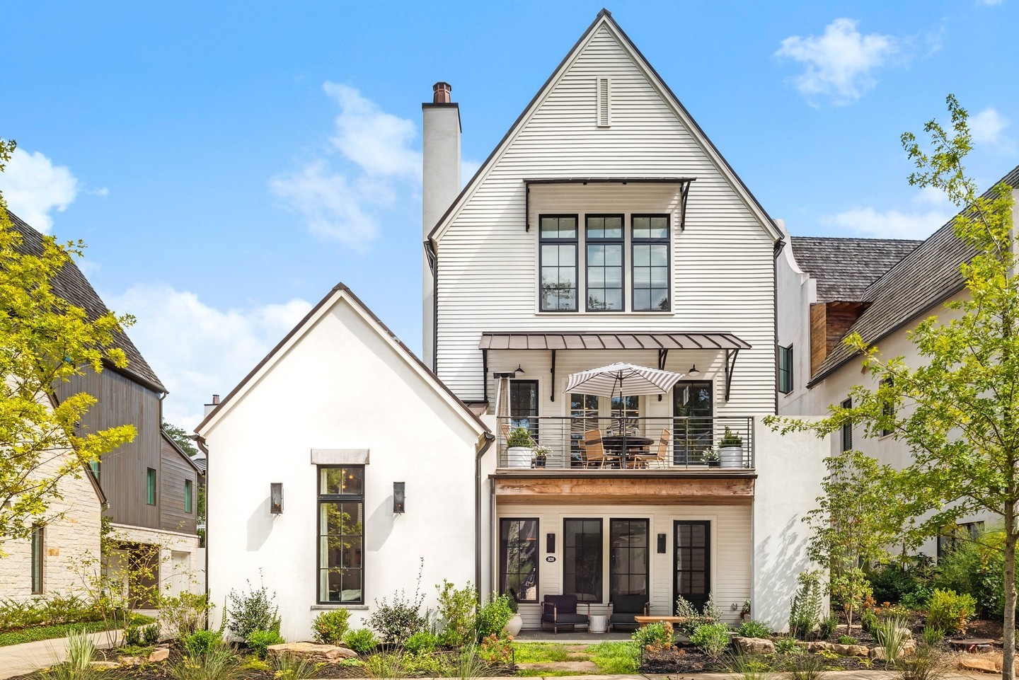 💥 This stunning home in the Mado hamlet of Serenbe is UNDER CONTRACT! We adore this light-filled home complete with a convenient 2-car + golf cart garage, plunge pool, lofted studio with a kitchenette, open floor plan with double doors walking out to a balcony patio for al fresco dining, vaulted wood beam ceilings in the primary bedroom, rounded corners on all the walls, and many more beautiful features. The list could go on forever! ⁠
⁠
🤩 See homes currently available in Serenbe by tapping this post in the 🔗 in our bio!