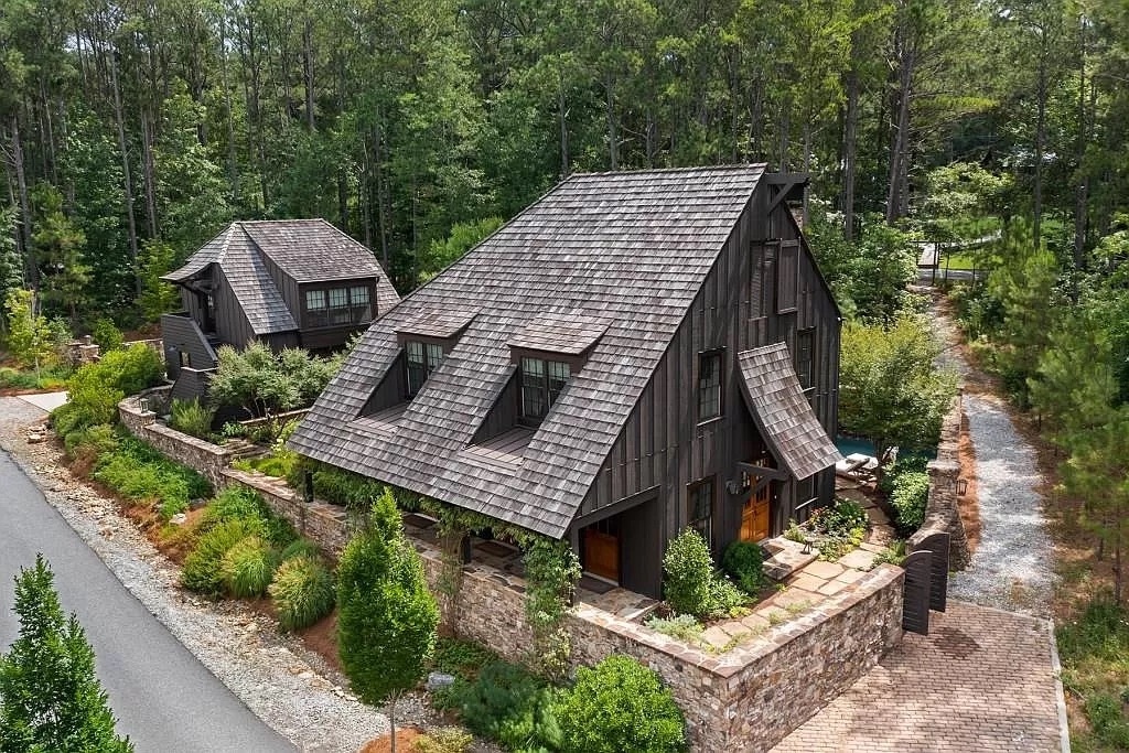 🤩 This beautiful Swann Ridge home is CLOSED! We are thrilled to help our new neighbors find this wonderful cottage in Swann Ridge before it hit the market!! We are so excited for the new homeowners and Serenbe residents! Welcome home! 🤩