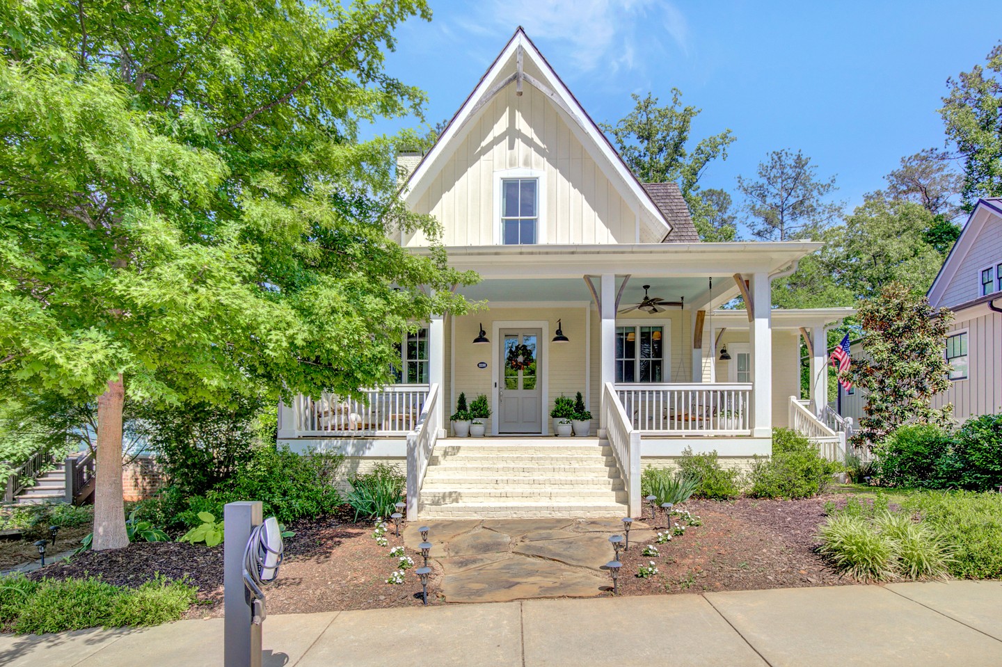 💛 This stunning 4+ bed, 4.5 bath rare gem in the heart of Mado has gorgeous protected forest views and overlooks Mado pond. We absolutely adore the backyard—it's a secret garden full of butterflies and tranquility. The basement features a mother-in-law suite complete with a full laundry room, full kitchen, ample storage space, and more! Perfect for multigenerational living, family + nanny, income generation, or simply enjoying the expansive home as a family ready for guests anytime!⁠
⁠
Enjoy being a short distance Serenbe's wellness amenities, eateries, school, spa, and more—this is what it means to live fully connected and beautifully at home.⁠
⁠
Interested? See more details at the link in our bio and contact us today!