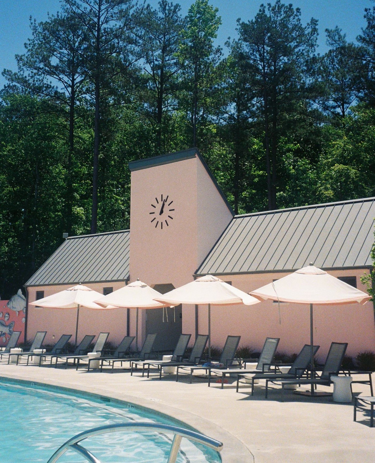 Summer in Serenbe hits different! Our private, resident-only pool is pink and an absolute dream. If you live here, you can join the Swim Club and soak up those long, golden days with friends, floats, and peaceful dips. This is what summer’s made for. 💗